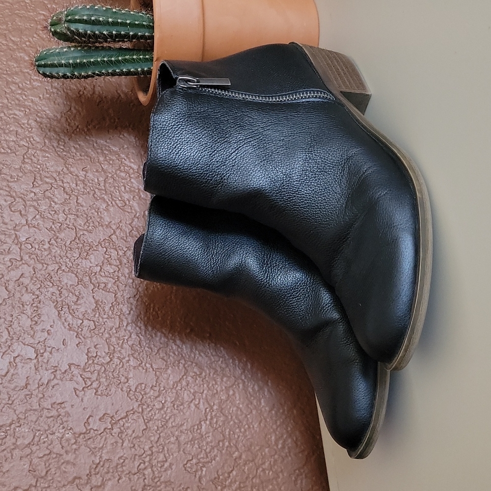 Kensie Ghita black leather ankle boot size 8.5